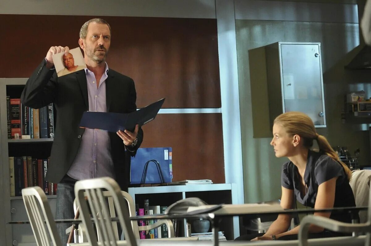 доктор хаус доктор 6 сезон. доктор хаус 6 сезон. доктор хаус 6 сезон 1 серия. доктор хаус 6 сезон 8 серия. доктор хаус 2010 хью лори.