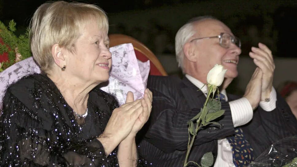 Александра пахмутова и николай добронравов фото. Пахмутова александра и добронравов. Александра пахмутова и николай добронравов в молодости. Композитор добронравов и пахмутова. Пахмутова александра и добронравов.