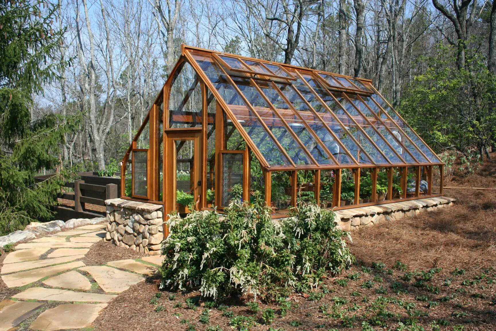 Парник greenhouse. S385 оранжерея. Солнечный вегетарий теплица. Теплица greenhouse. Деревянный каркас для теплицы.