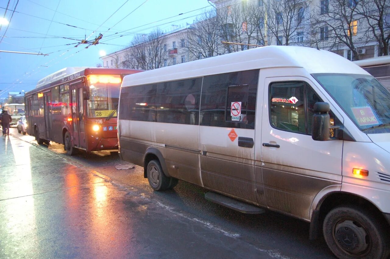 Маршрут 28 тула. Тульский автобус. Автобус 2 Тула.