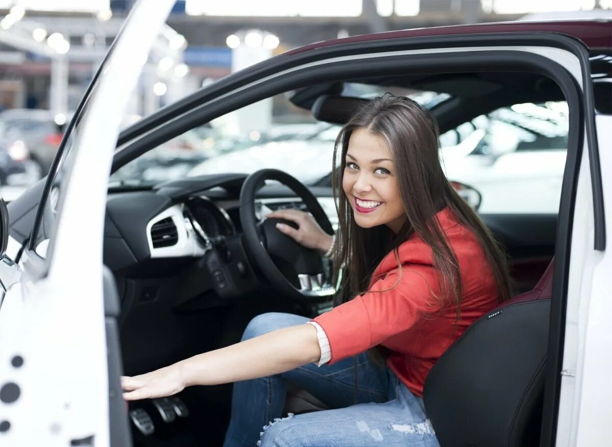 Девушка и спорткар. Девушка в машине. Машины девчат. Машины девчат. Красивые девушки и авто.