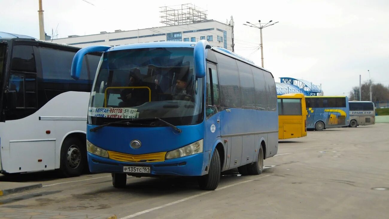 Автобус ростов зимовники. Транспорт Ростовской области. Ростов Торез автобус. Саларьево Ютонг автобусы. Ростов Керчь двухэтажный автобус.