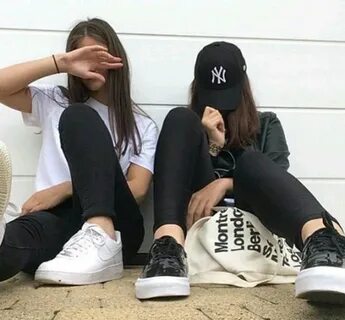 Две девушки без лица