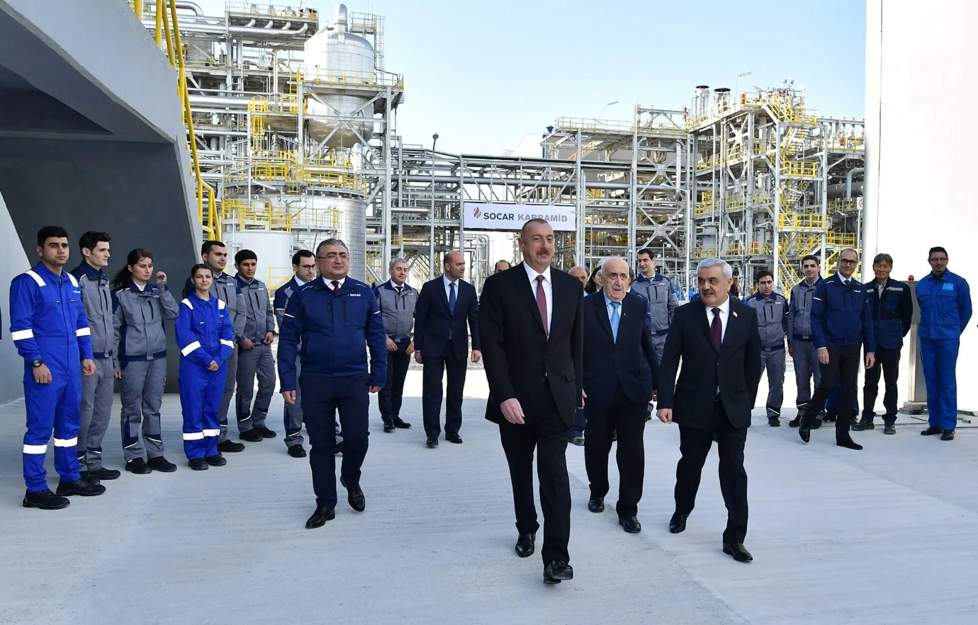 Socar нефть азербайджан. Азербайджан 2022. Гейдар алиев neft. Проспект нефтчиляр баку. Три башни в баку.