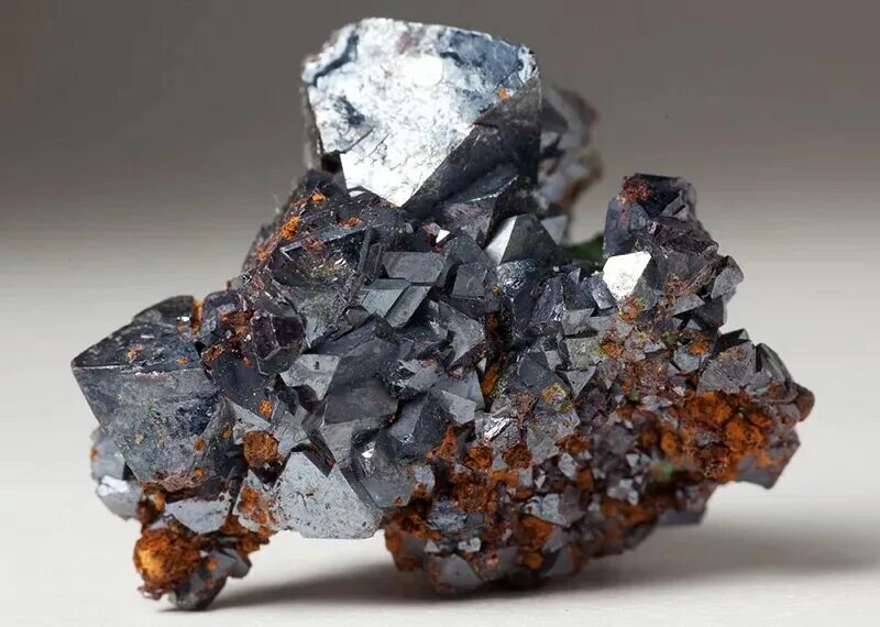 Железная руда это металл. Сульфидные руды меди. Сульфид меди минерал. Куприт минерал. Куприт меди.