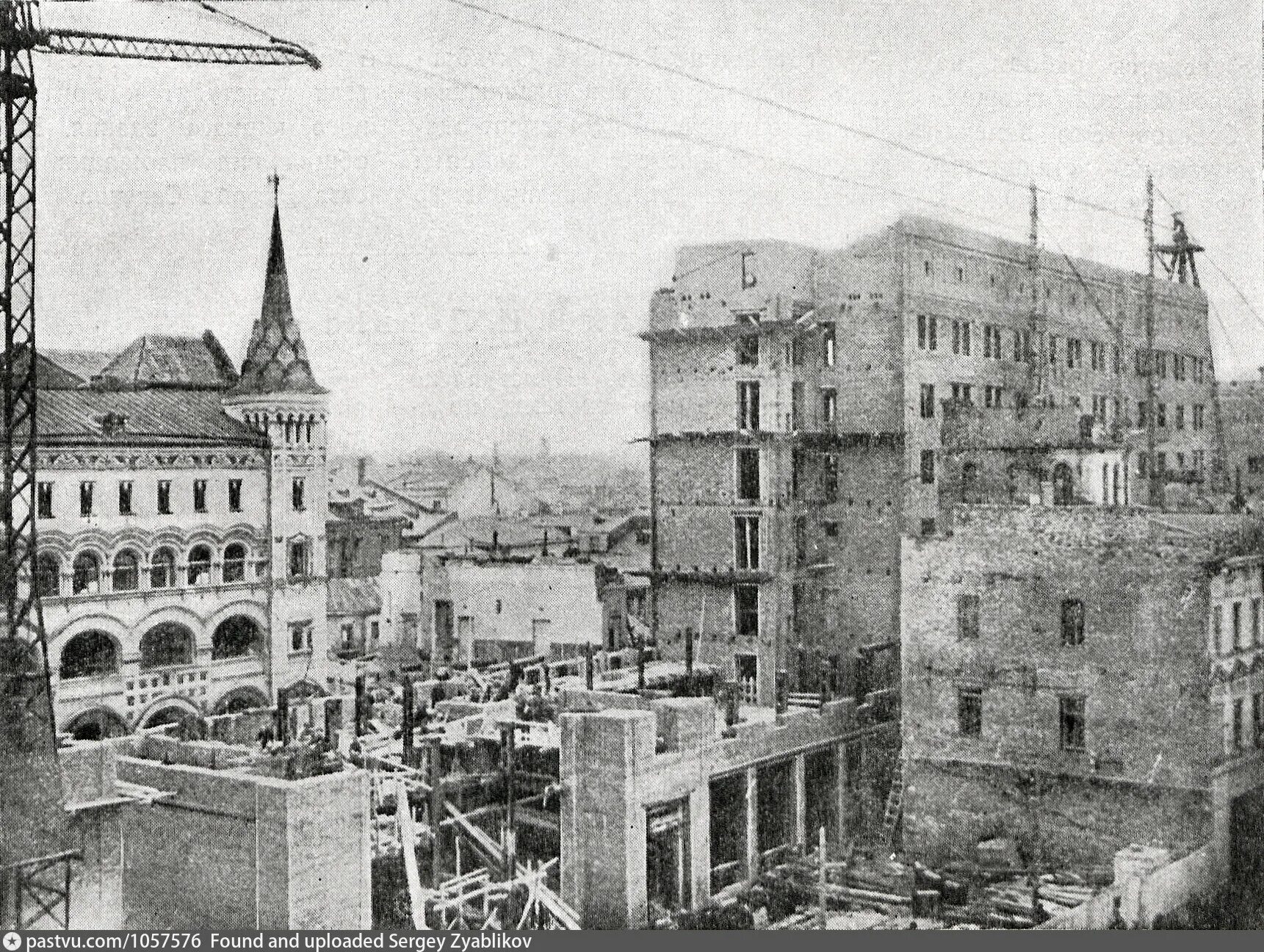 Передвижение зданий. Саввинское подворье в Москве передвигали. Саввинское подворье на Тверской. Перемещение Саввинского подворья на Тверской. Саввинское подворье — передвинутый дом.