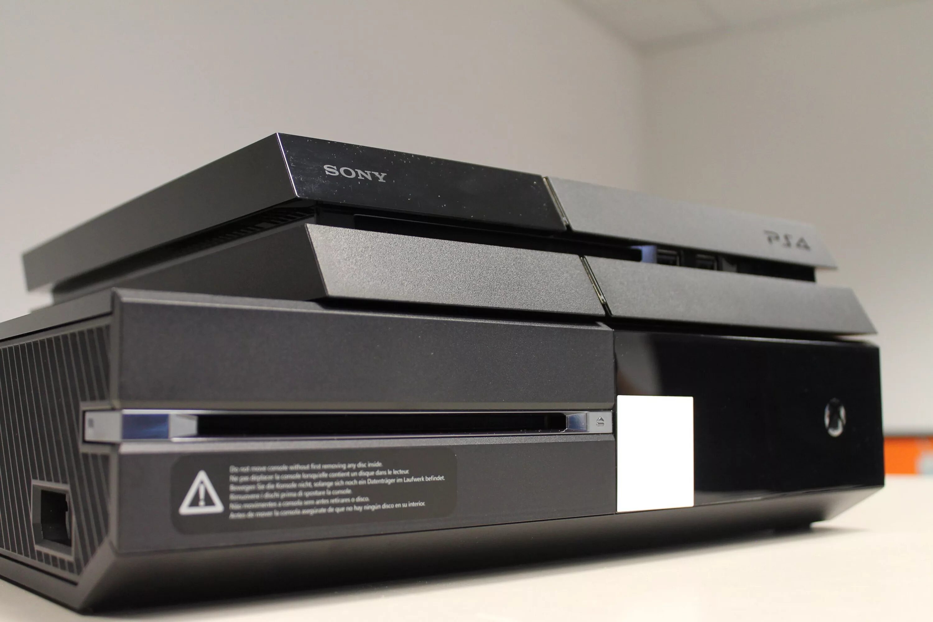 Файлы ps4. Xbox one vs ps4. playstation 4 vs xbox one. xbox 360 one. хбокс оне и плейстейшен 4.