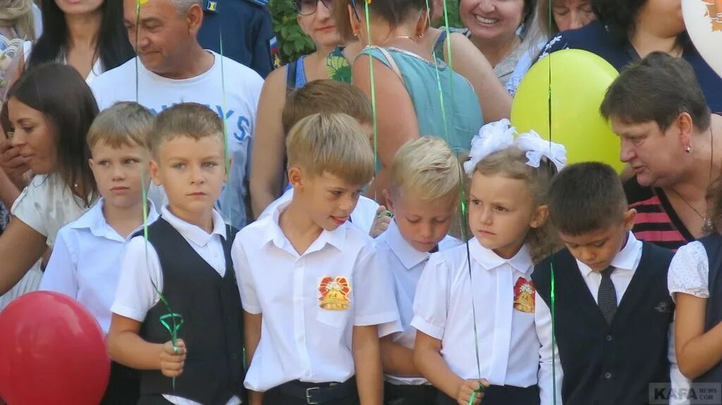 Школа 10 феодосия. Феодосия школа дивулин. Школа 19 феодосия. Элжур 17 школа феодосия. Город феодосия школа 2.
