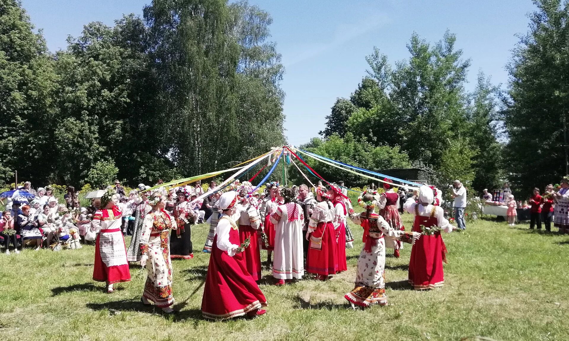 Народные праздники. Народный праздник Троица. Хоровод на Троицу. Народные праздники Брянской области. Народы брянской области