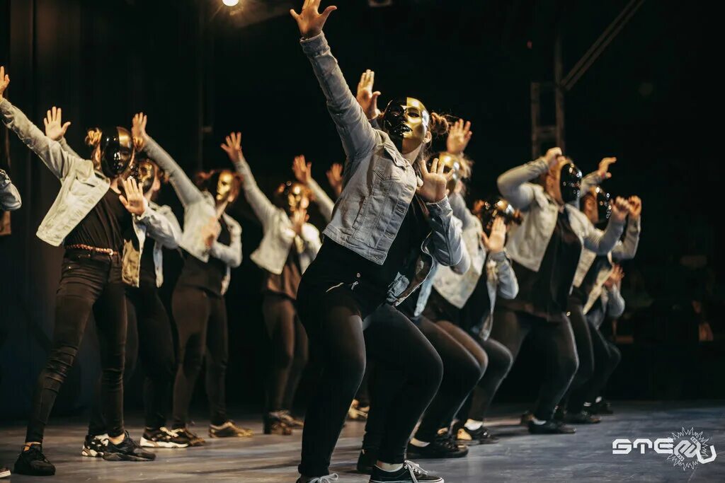 Танцы вверх. Школа танцев step up братиславская. Степы для танцев. Танцы вверх. Танцор хип хоп.