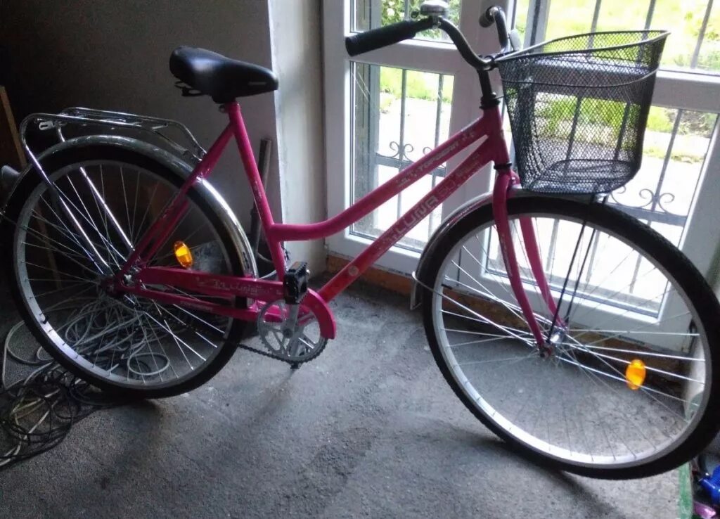 Авито в калининград купить б у. Велосипед вишневого цвета. Калининградские велосипеды. Велосипед женский красный. Велосипед б у.