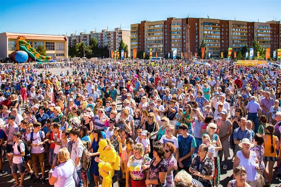 Общественные праздники примеры. Городской праздник. Камышин день города. Праздник в городе. Городской праздник фото.