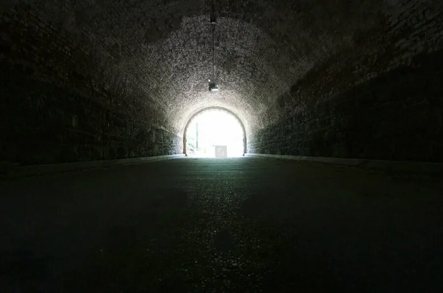 В конце тоннеля свет песня. Свет в конце тоннеля. Освещение тоннелей. Свет в конце тоннеля фото. Тоннель света.
