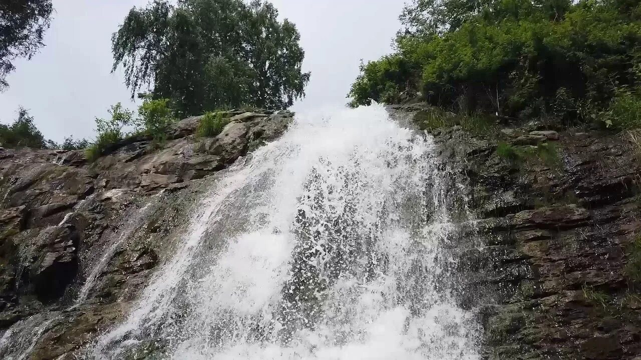 Водопад пещерка кемеровская область. Алтай пещерский водопад. Водопад пещерка кемеровская область. Алтай пещерский водопад. Пещерка кемеровская область водопад.