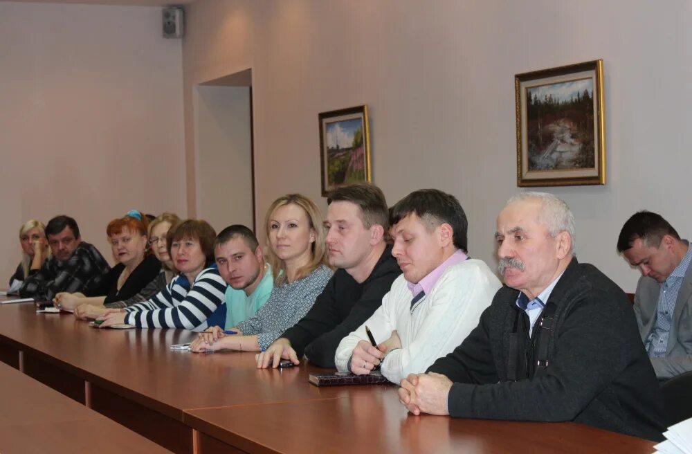 Управляющая компания усинск. Администрация усинск. Управляющая компания усинск. Двор усинск. Усинск ростехнадзор руководитель.