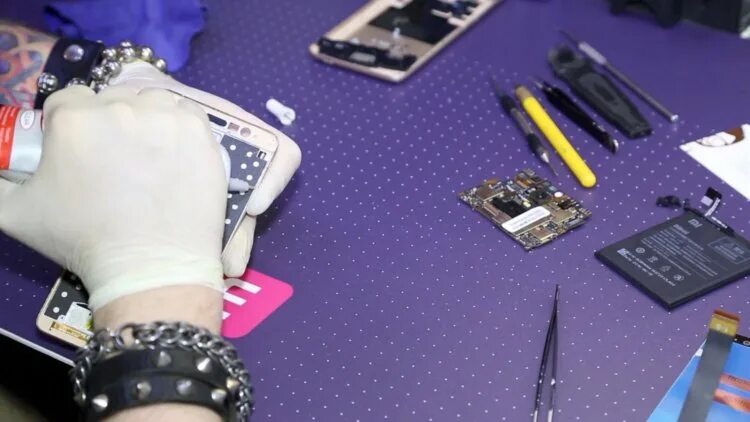 Как поменять экран на сенсорном Замена экрана на iPhone XS Max Инструкция
