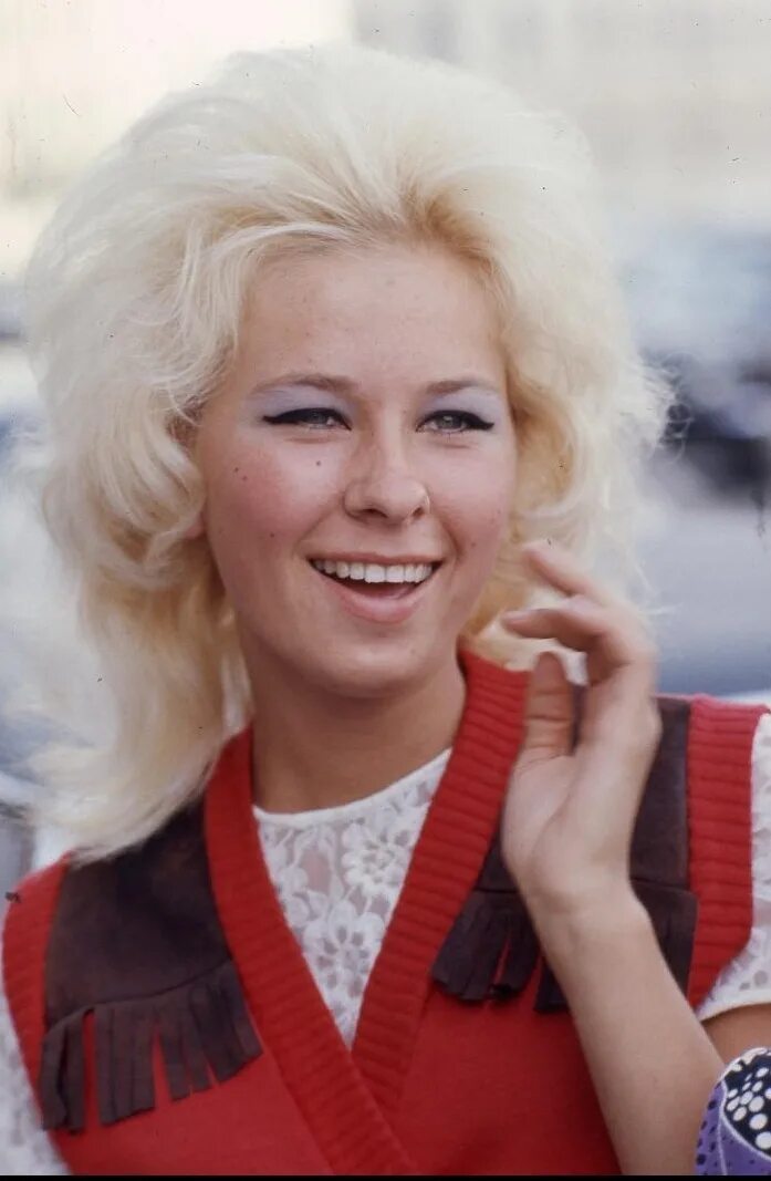 девушки 1975 года. москва 1975. советские девушки природная красота. мэрилин ланге. ссср 1975.