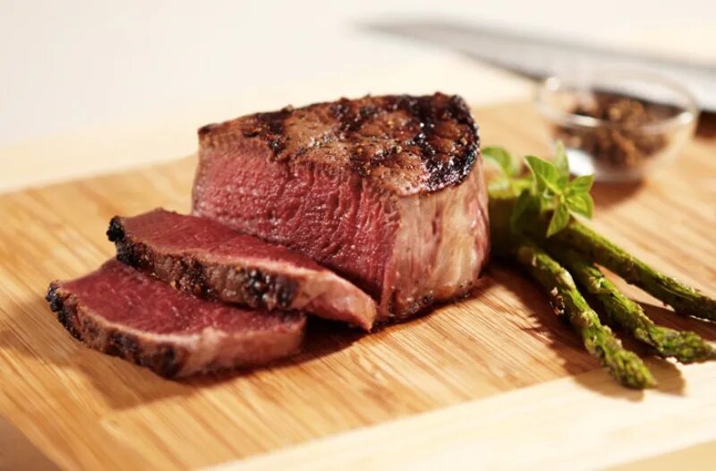 Стейк филе миньон. Филе миньон медиум велл. филе миньон/filet mignon. филе миньон чойс.