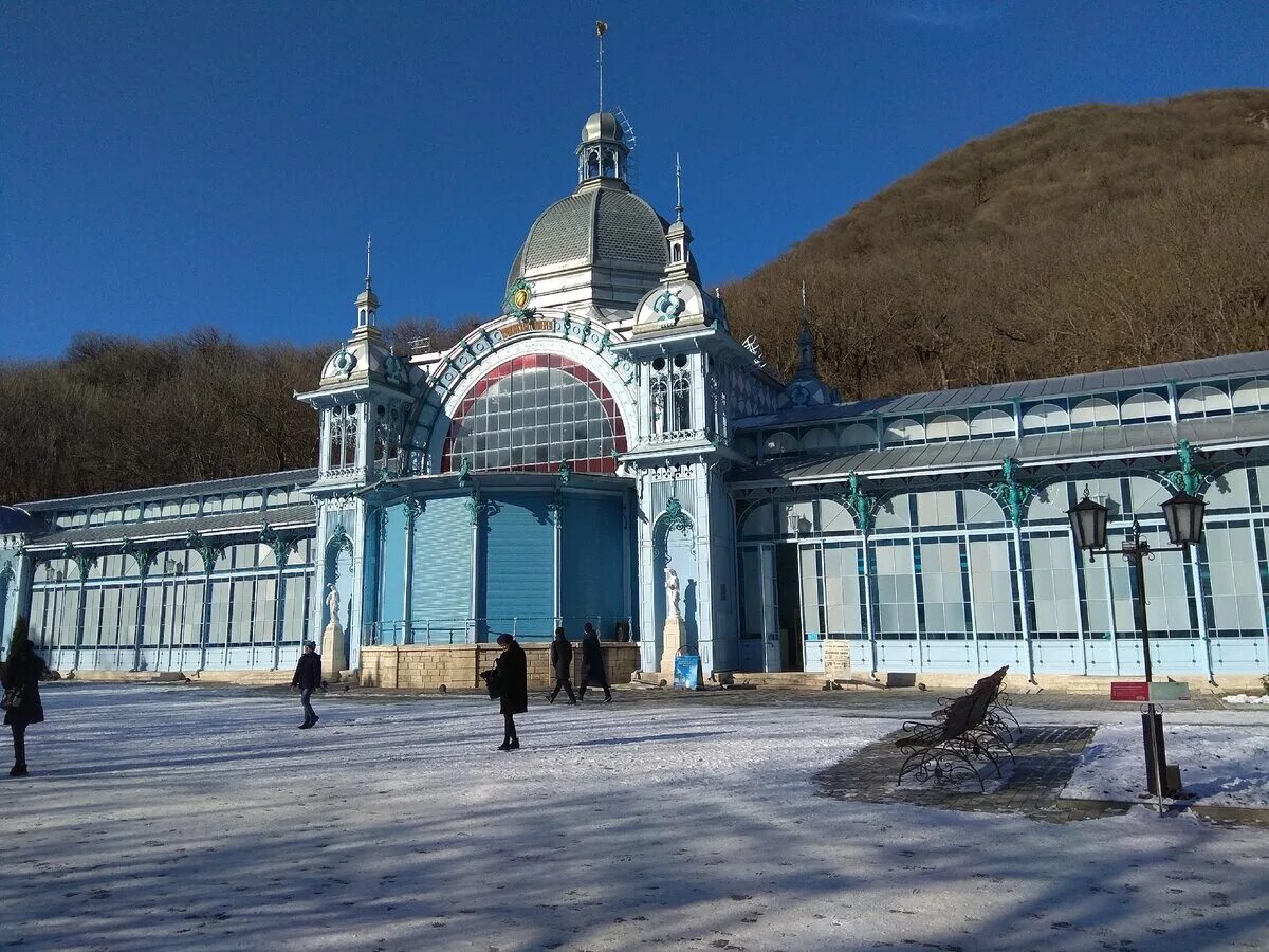 Температура в железноводске. Гора железная Железноводск зимой. Курортный парк Железноводск зимой. Железноводск парк зимой. Железноводск вокзал 2022.