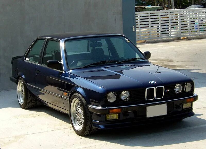 Bmw сток. BMW e30 купе. BMW 3 e30 Coupe. BMW e30 Coupe 1987. БМВ 3 е30 купе.