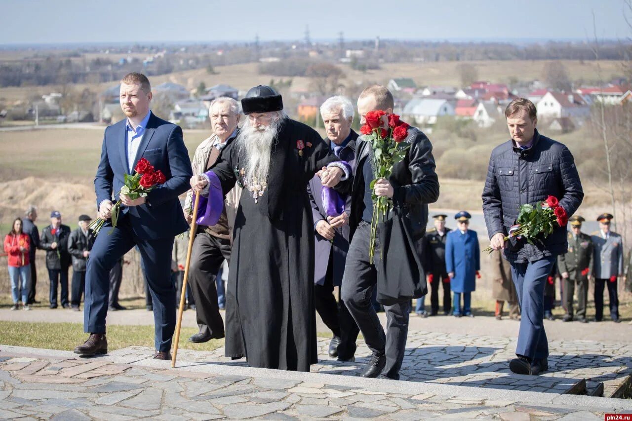 Гора соколиха псковский район фото Монумент в честь 800-летия Александра Невского, monument, memorial, Russia, Psko
