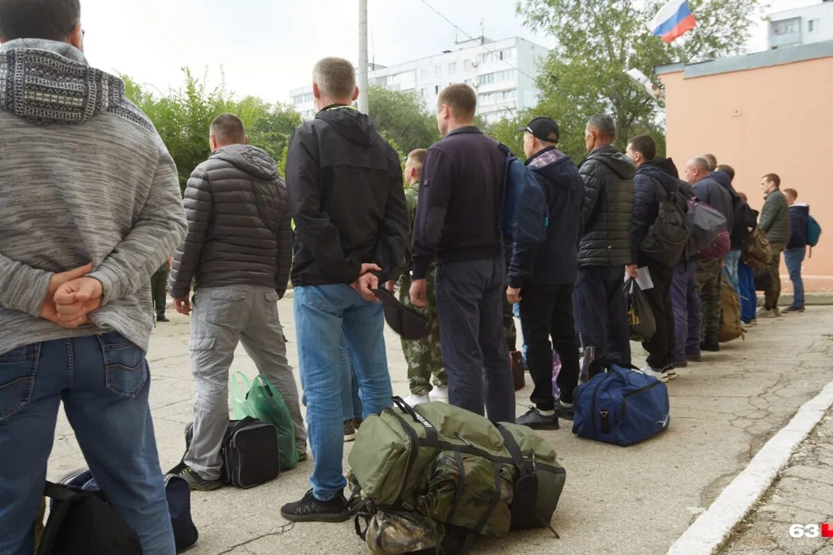 военный военкомат. призывники в военкомате. армия призывники. осенний призыв 2022. призывники в военкомате.