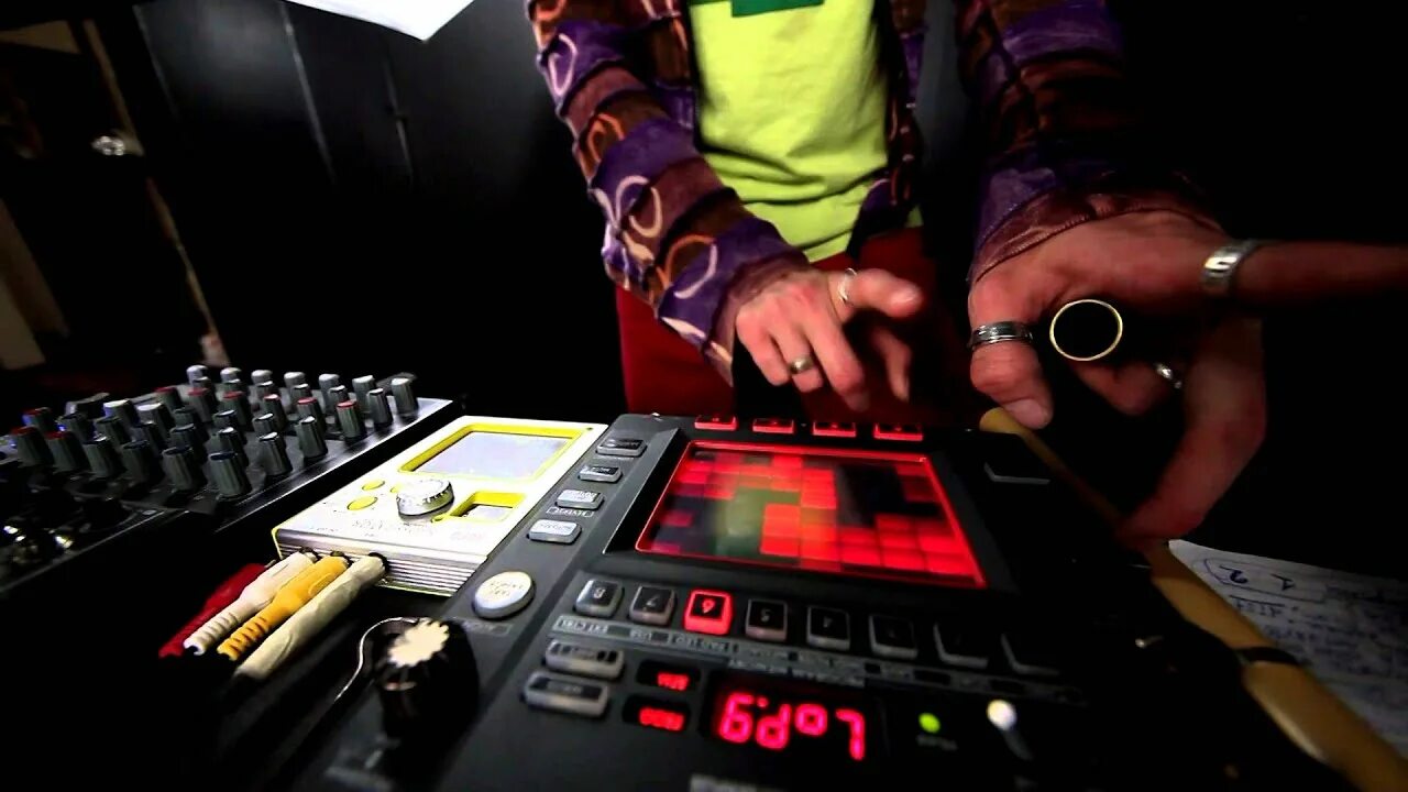 Dj loop pads создания музыки. Looped versions. Boss rc-505 loop station. Loop pad. Looped versions.