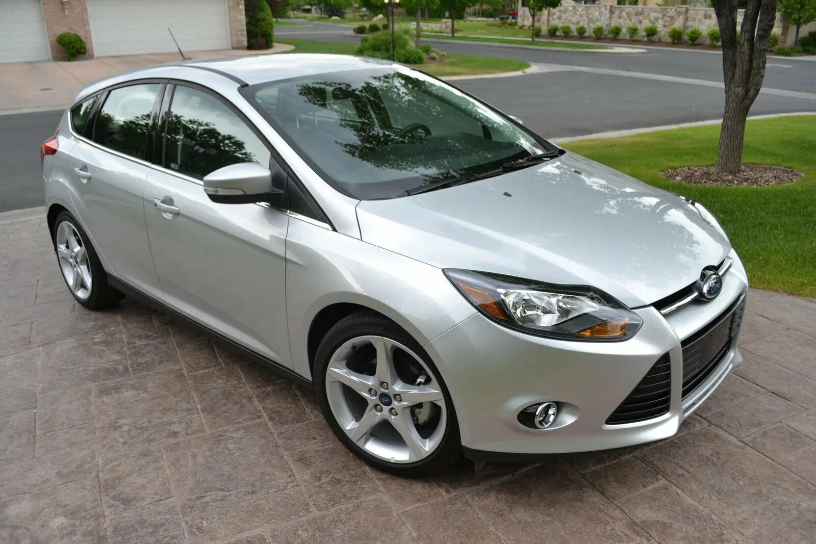 Форд фокус 2012 года седан. Ford Focus 2012. Ford Focus 2012 хэтчбек. Фокус 2012 хэтчбек. Ford Форд фокус 2012 хэтчбек.