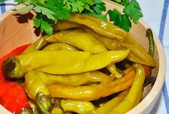 Острые перцы на зиму по армянски. Перец острый армянский цицак. горький перец цицак. цицак острый соленый перец. перец цицак зеленый.