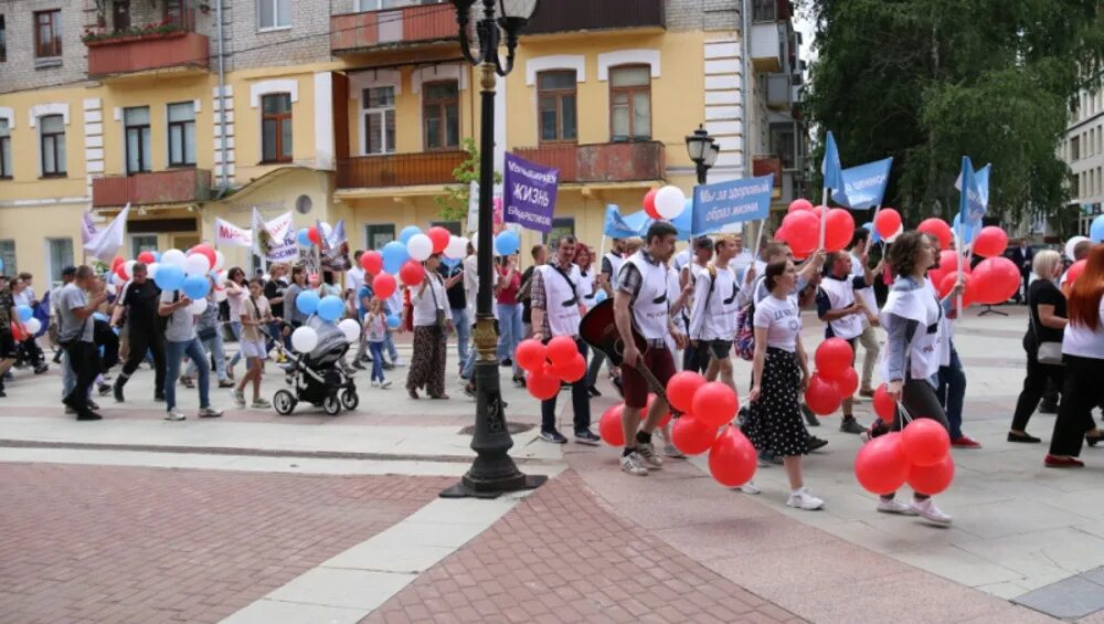 Россия 1 брянск новости. Марш жизни. Марш жизни 2023. Антинаркотические лозунги. В Брянске прошел марш жизни.