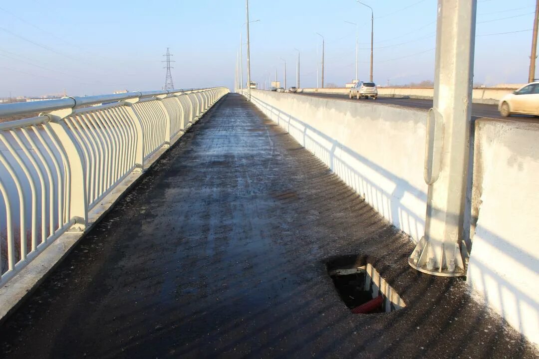 Мост через казоху кинешма. Мост дружбы удержать лбами линейку. Денис керченский мост стройка. Конструкция железнодорожного моста. Подрядчики мосты.