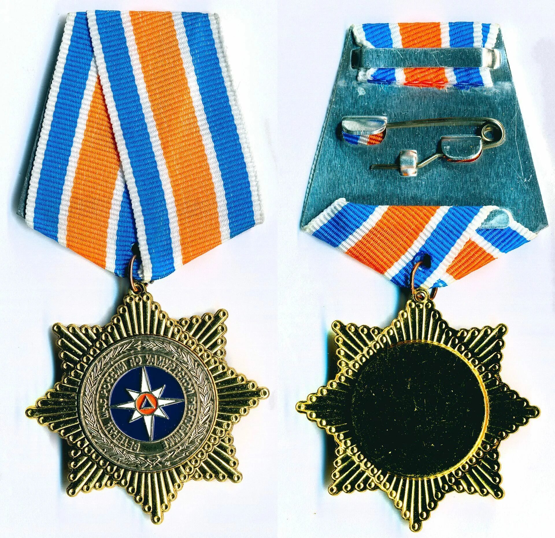 Медали мчс на квадратной колодке. Награды мчс рф црц. Медали мчс фото. Медаль за усердие мчс россии. Медаль мпво-го-гкчс мчс.