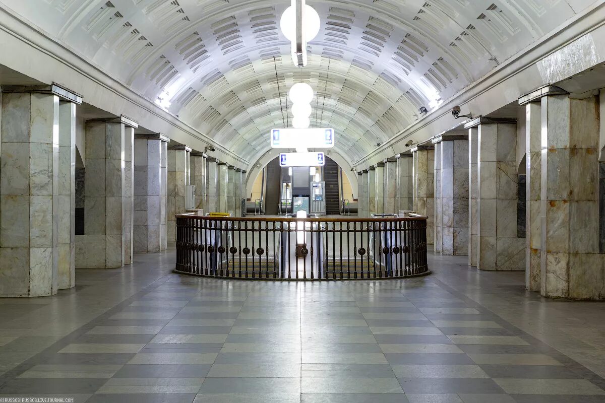 Московский охотно. Станция метро Охотный ряд. Московский метрополитен станция Охотный ряд. Вестибюль станции Охотный ряд. Охотный ряд станция метро Сокольническая линия.