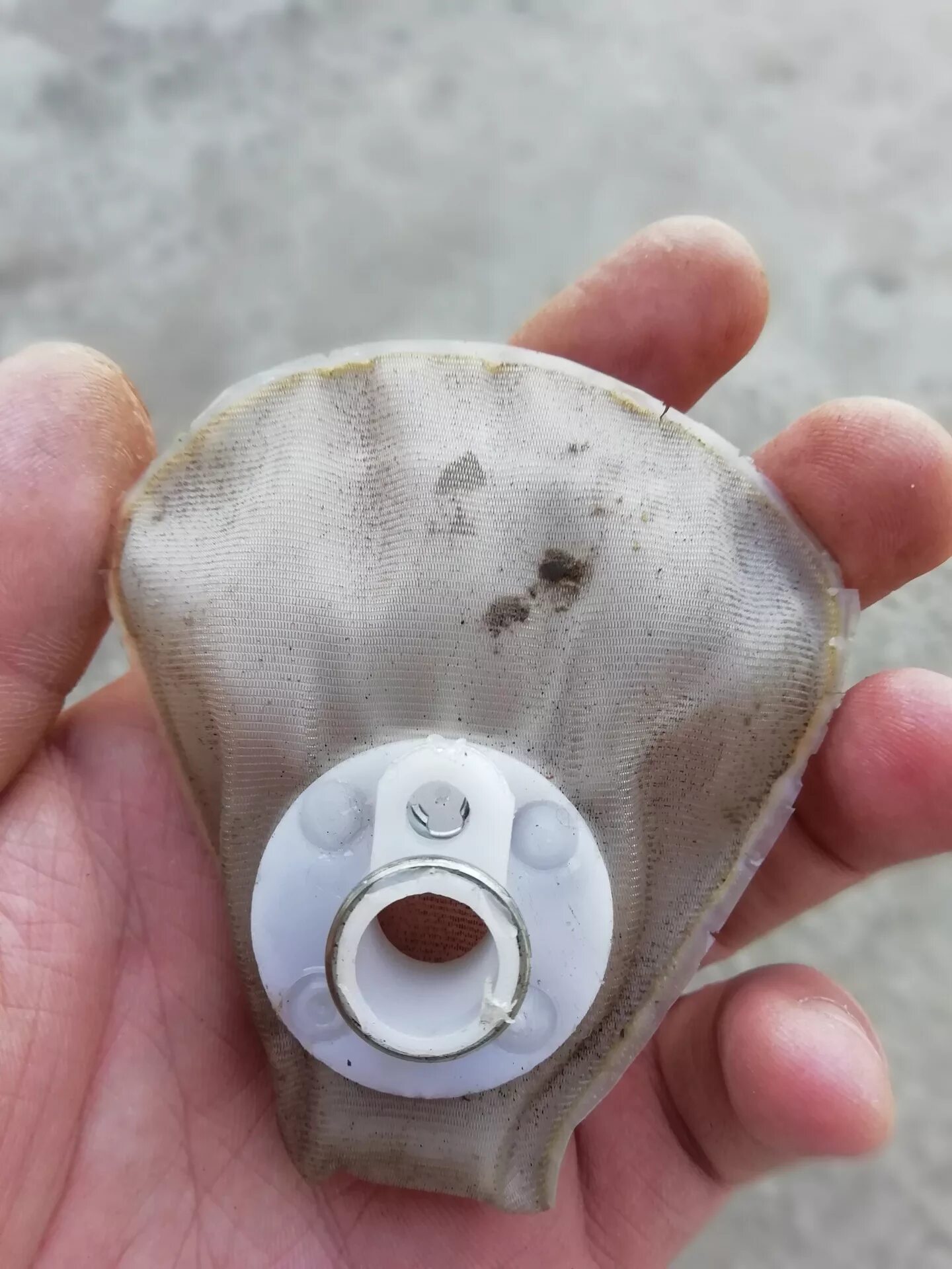 Бензонасос матиз 2 и бензо  фильтр. Сетка бензонасоса 2110 лачетти. Logan 1. Замена сеточки. Сетка топливного насоса ваз 2112.