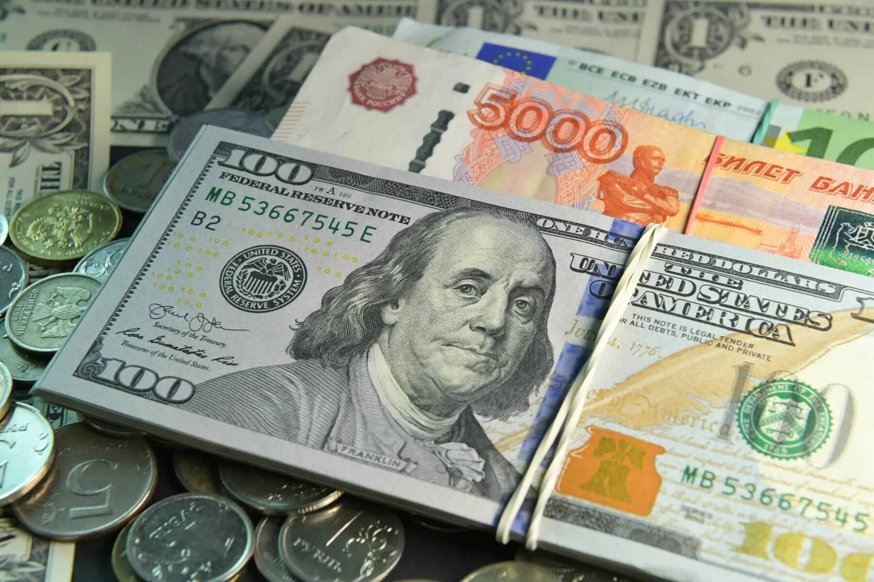 Доллар фото. Доллары в рубли. Доллар евро рубль. Доллар (валюта).