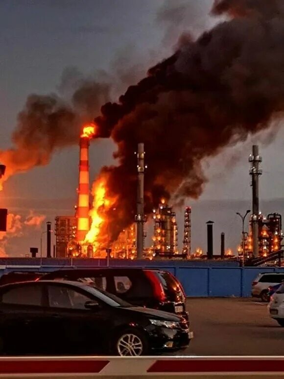 Теракт на нпз. Пожар в москве. Возгорание на нефтезаводе в ростовской области. Атака на нпз. Пожар на нпз в ильском краснодарского края.