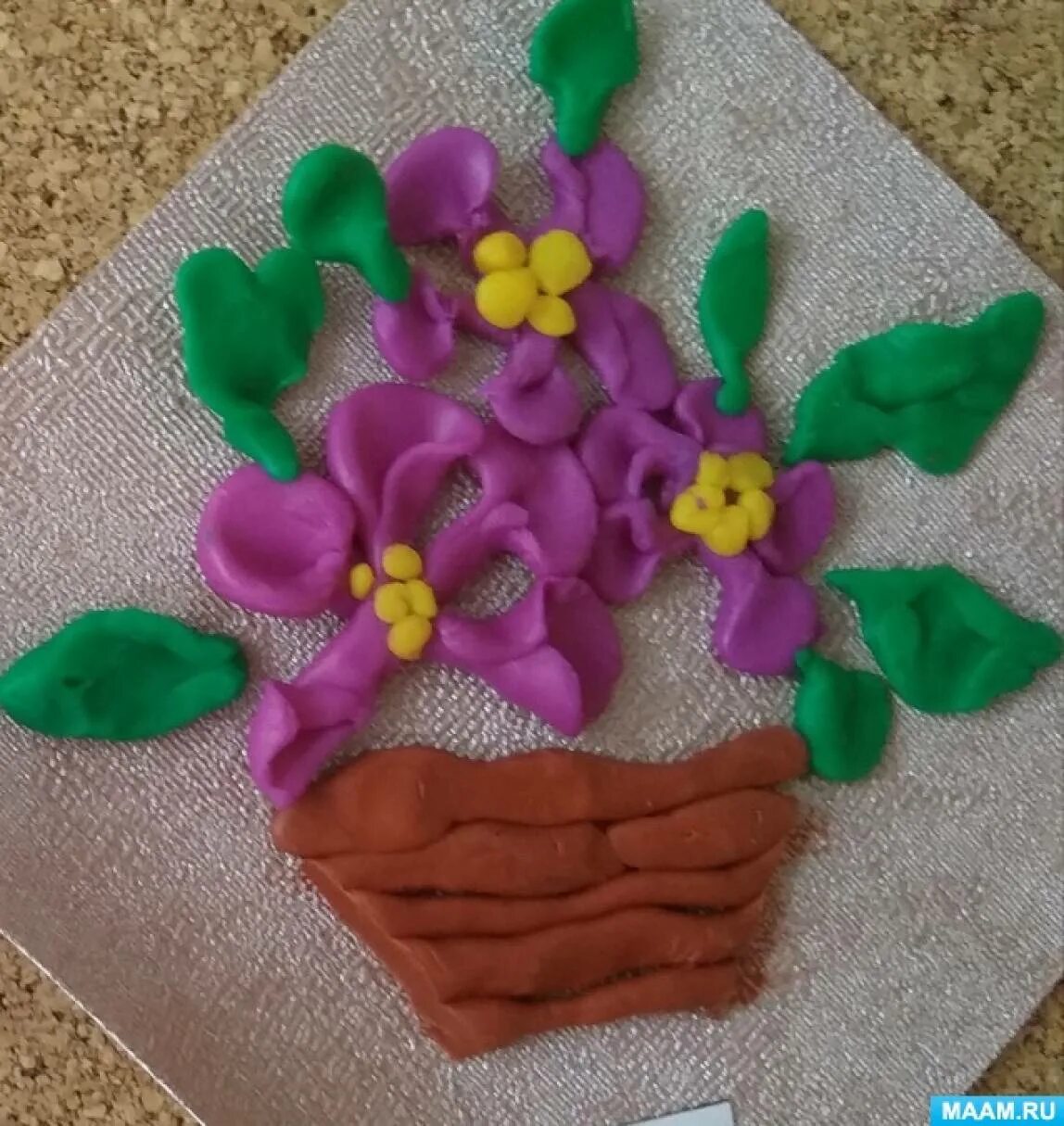 Лепка цветы младшая группа. Аппликация из пластилина. Лепка тема цветы. Пластилинография цветы для мамы. Лепка тема цветы.