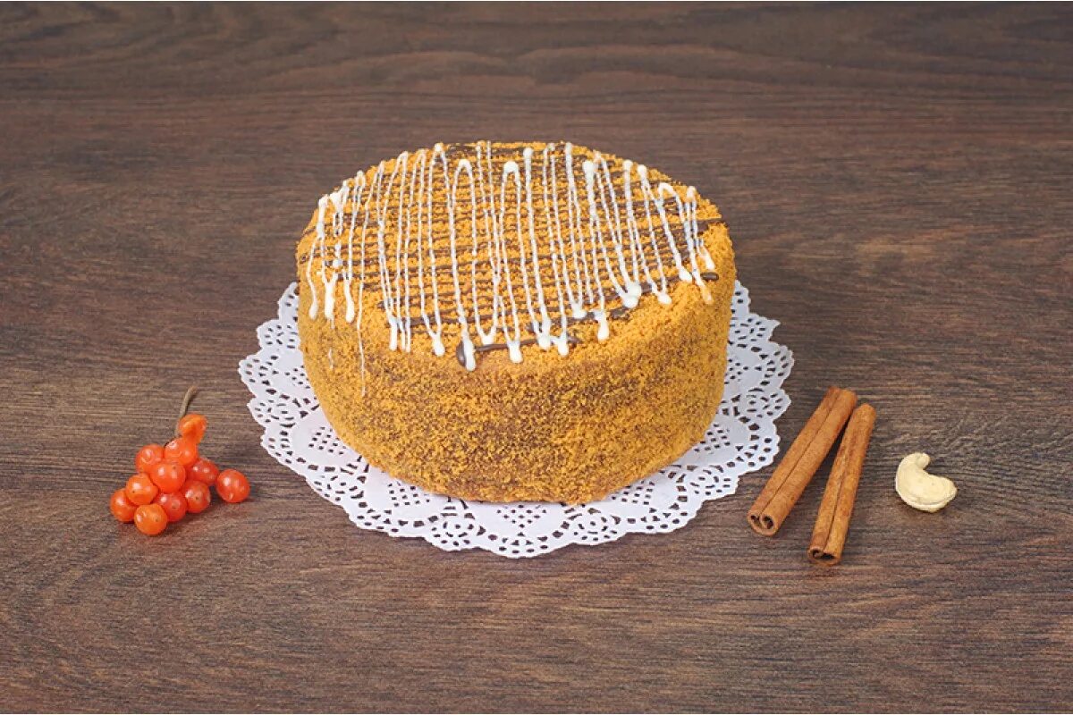 Сыр рыжик. Украшение медового торта. Медовик декор торта. Украсить торт медовик. Украшение торта крошкой.