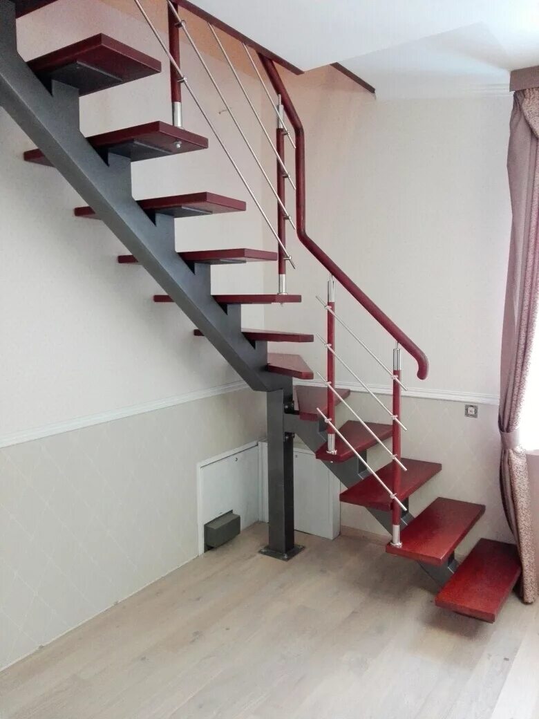 Профильная лестница на второй этаж. Лестница на одном косоуре с забежными ступенями. Лестница на монокосоуре с забежными. Лестница на косоуре № 1. Лестница на одном металлическом косоуре.