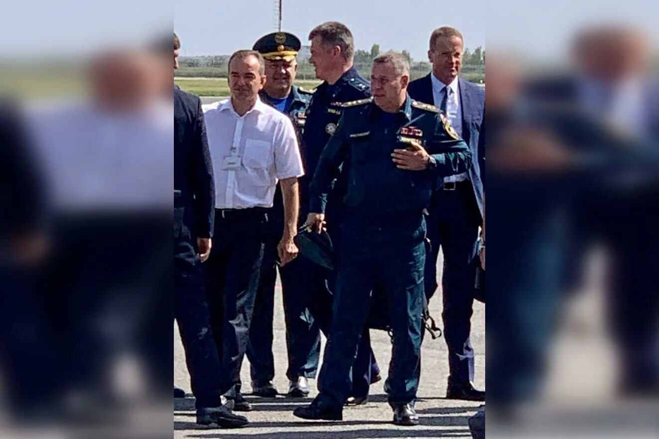 Кто сегодня приехал в краснодар из высших. Глава мчс рф евгений зиничев. зиничев мчс краснодарский край. евгений зиничев в охране. зиничев последние кадры.