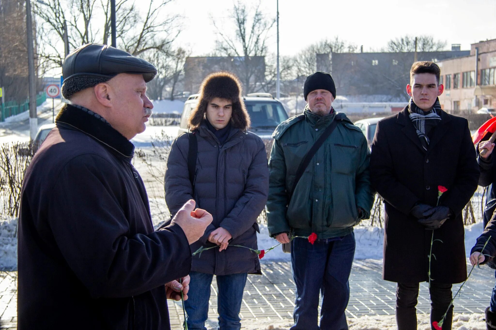 Трагедия на камышитовом заводе в белгороде произошла. Камышитовый завод Белгород расстрел. Трагедия на камышитовом заводе в Белгороде. Камышитовый завод Белгород. Памятник камышитовый завод Белгород.