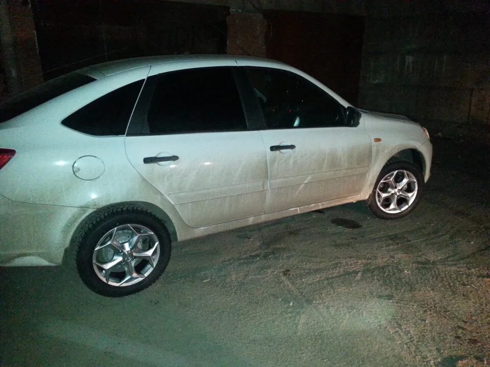185/60 r15 на гранту. 185 60 15 на гранту. 185/55 r15 гранта лифтбек. 195 55 r15 гранта. 195 60 15 на гранту.