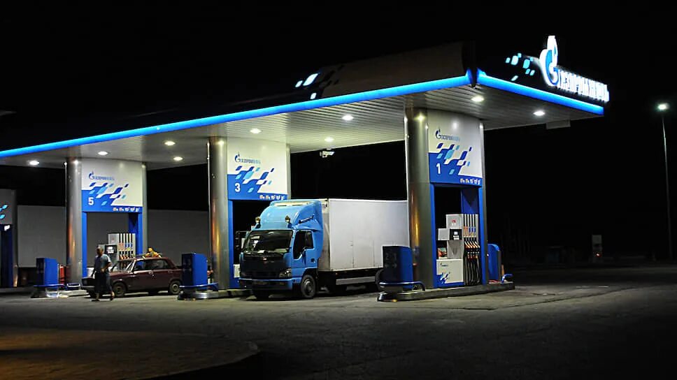Знаки азс газпромнефть. Ближайшая азс газпромнефть. Ближайшая азс газпромнефть. Заправочная станция газпромнефть. Газпромнефть tesla зарядка азс.