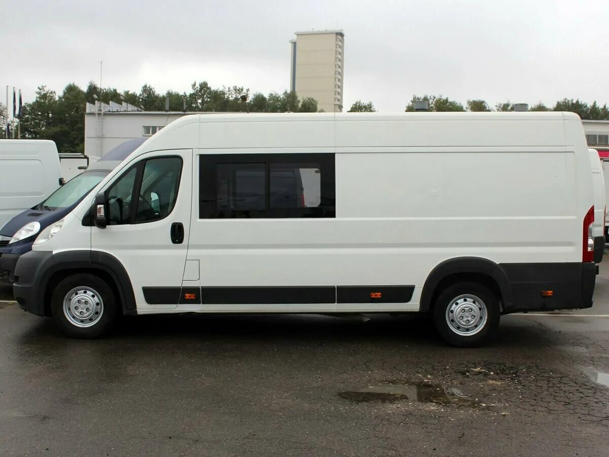 Peugeot boxer грузопассажирский 7 мест. пежо боксер грузопассажирский. Peugeot boxer грузопассажирский. Peugeot boxer фургон l2h2 2022 салон. Peugeot цельнометаллический фургон.