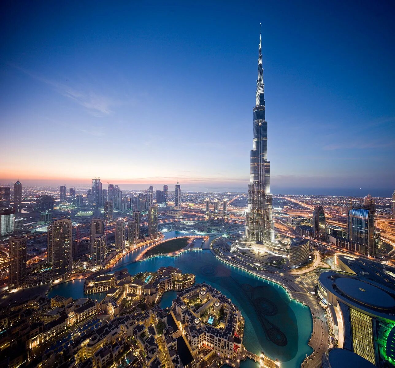 Бурчи халиф. Бурдж-Халифа Дубай. Башня в ОАЭ Бурдж Халифа. Даунтаун Дубай Бурдж Халифа. Бурдж-Халифа Дубай экскурсия.