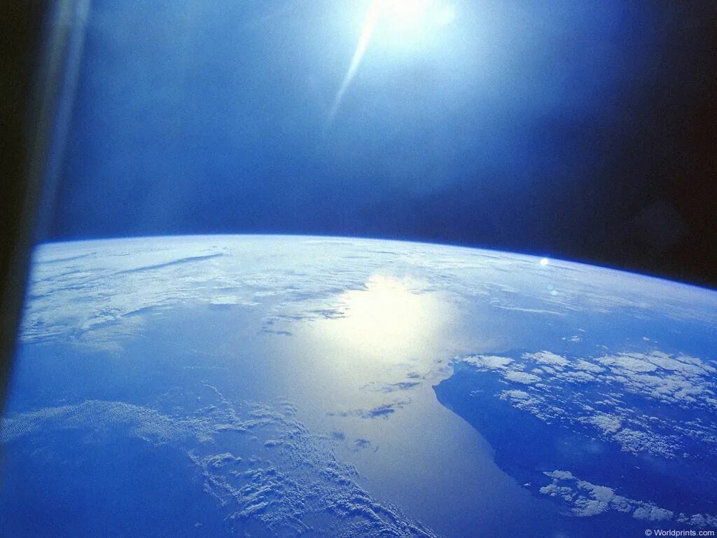 Земля в иллюминаторе картинки. О земле и космосе. Земля из космоса. Планета из космоса. Вид земли из космоса.