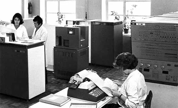 Единая система электронных вычислительных машин. Представитель iii-го поколения эвм — ес-1022. вычислительная машина ес-1033. вычислительная машина ес-1022. единая система эвм (ес эвм) ibm-360.
