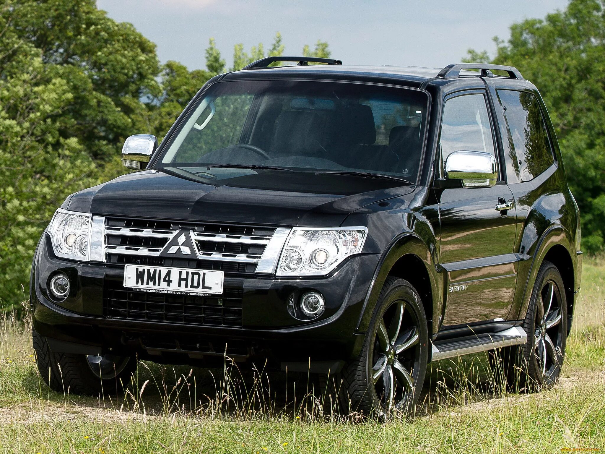 Купить машину паджеро. Митсубиси Паджеро 4. Mitsubishi Pajero Шогун 2013. Mitsubishi Pajero 3. Паджеро 4 коротыш.