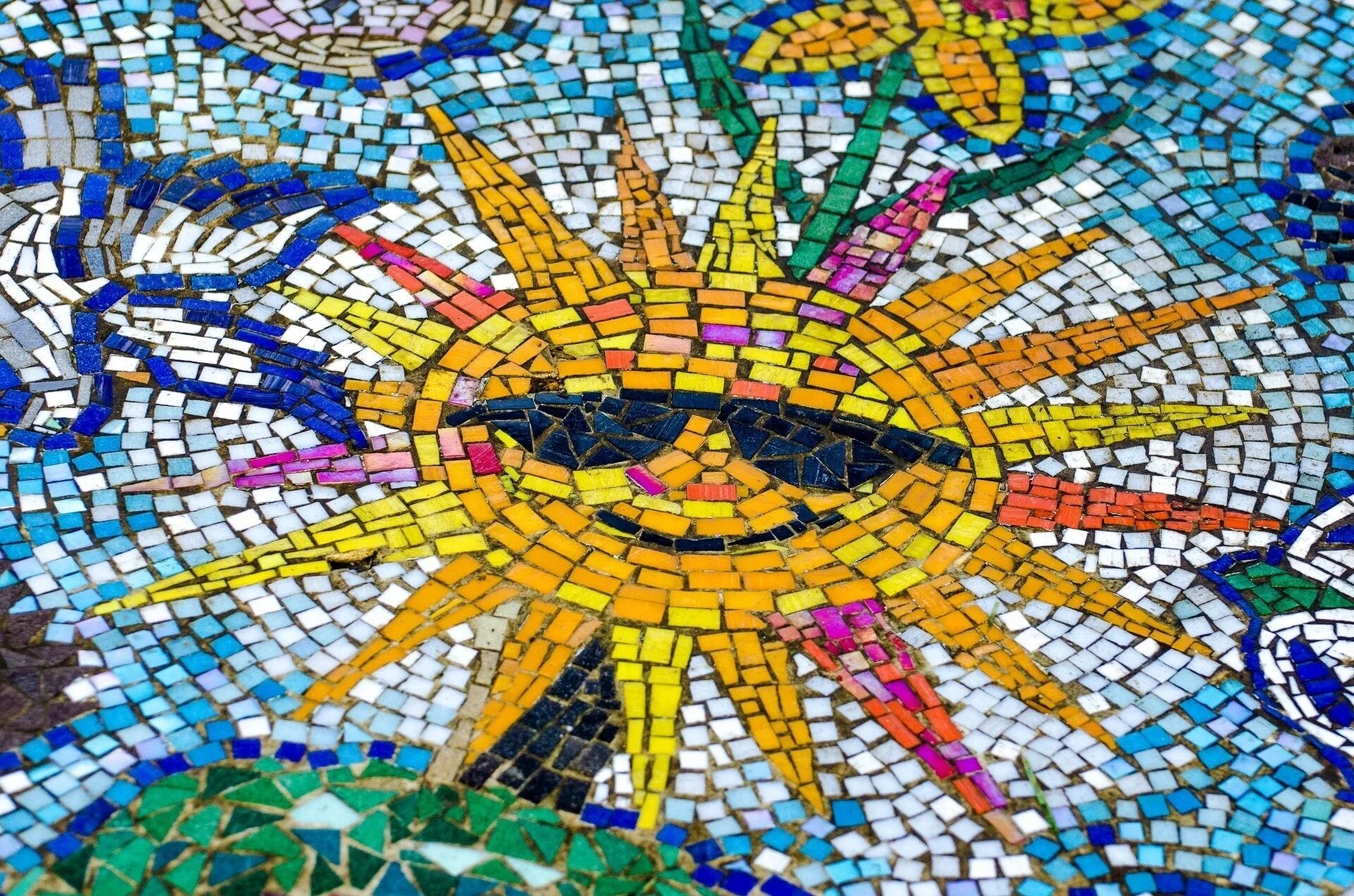 Смальта мозаика солнце. Смальта в Византии. Смальта мозаика Византия. Монументальная живопись мозаика Гауди.