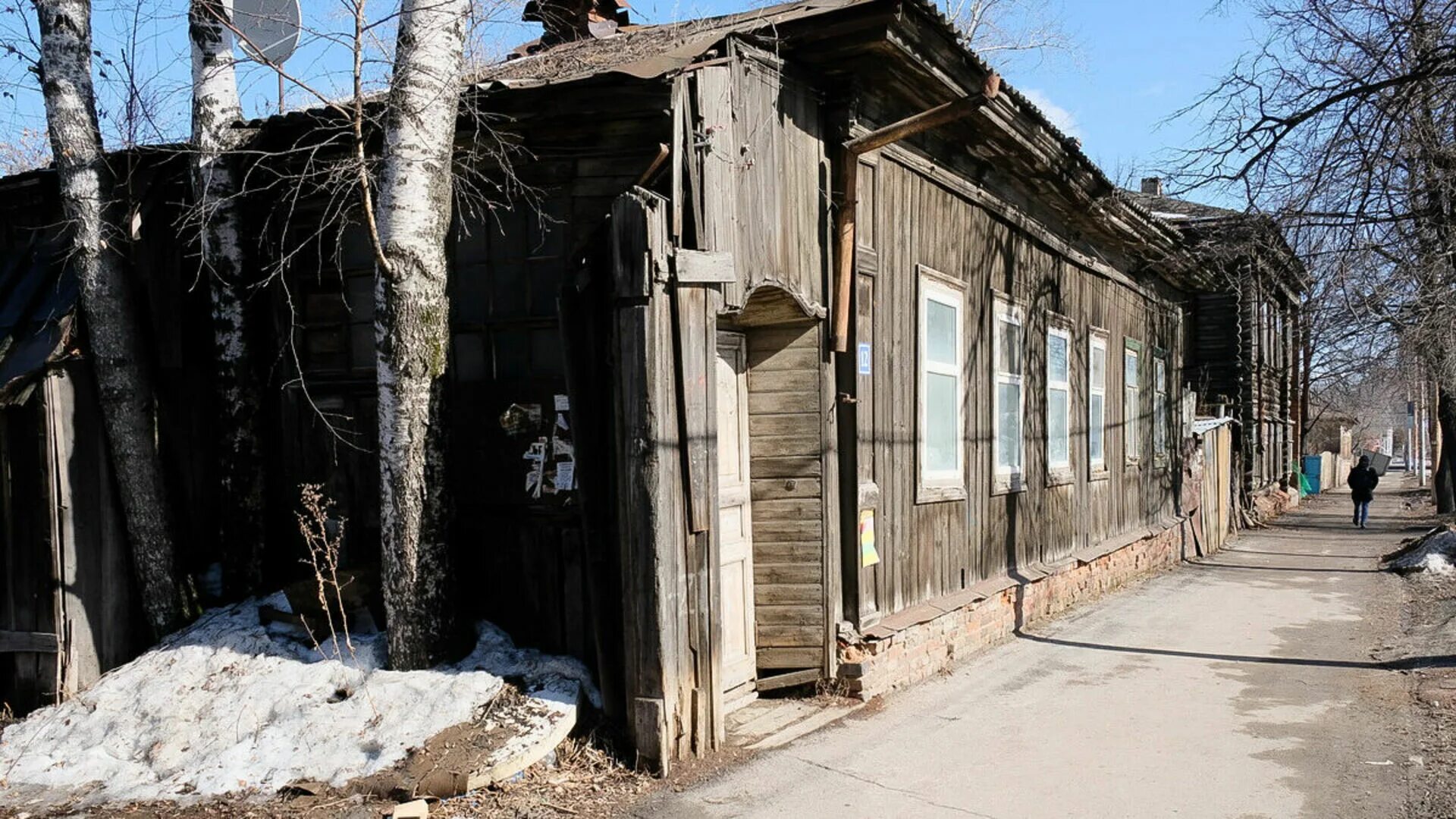 Расселение аварийного жилья саратов новости. Аварийный дом Пермь. КЧР расселение аварийного жилья. Расселённые дома в Перми. Пермь снос домов 2022.